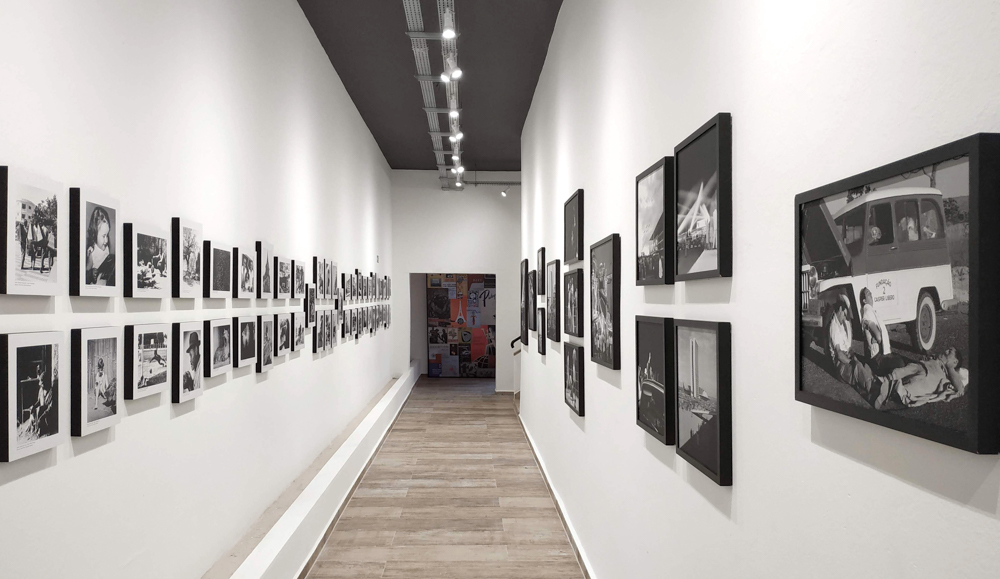 Galeria de exposições no piso térreo
